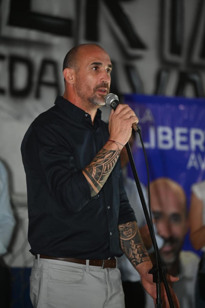 Cristian Frattini no descansa y sigue reforzando el equipo de La Libertad Avanza en Avellaneda